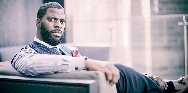 Image for news story: Grammy-winning artist to deliver Winter Convocation address