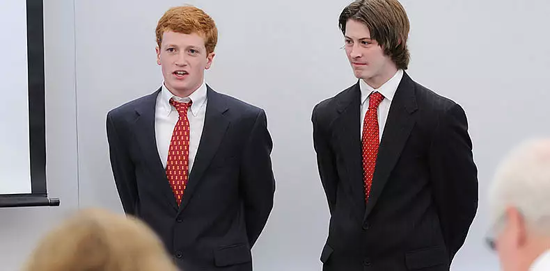 Image for news story: Course Immerses First-Year Business Students in Research, Presentations